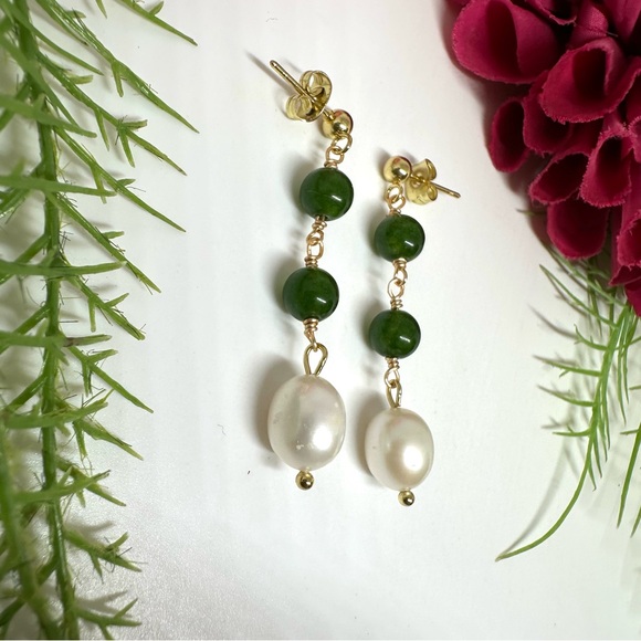 NEW⚜️Jade & Freshwater Pearl Hand Linked Dangly Earrings - Picture 4 of 5